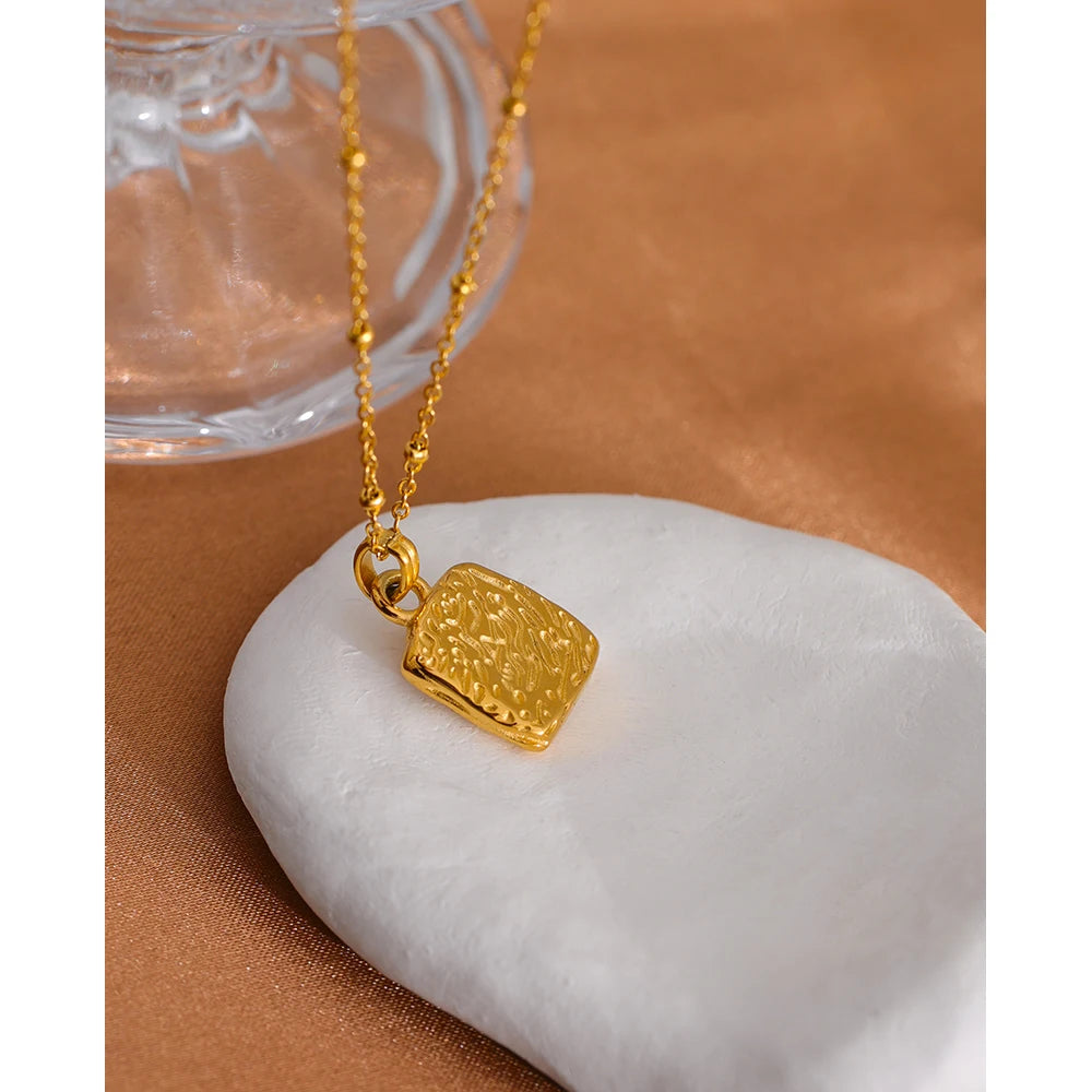 Butterfly Dream Pendant Necklace - Cardi Bella
