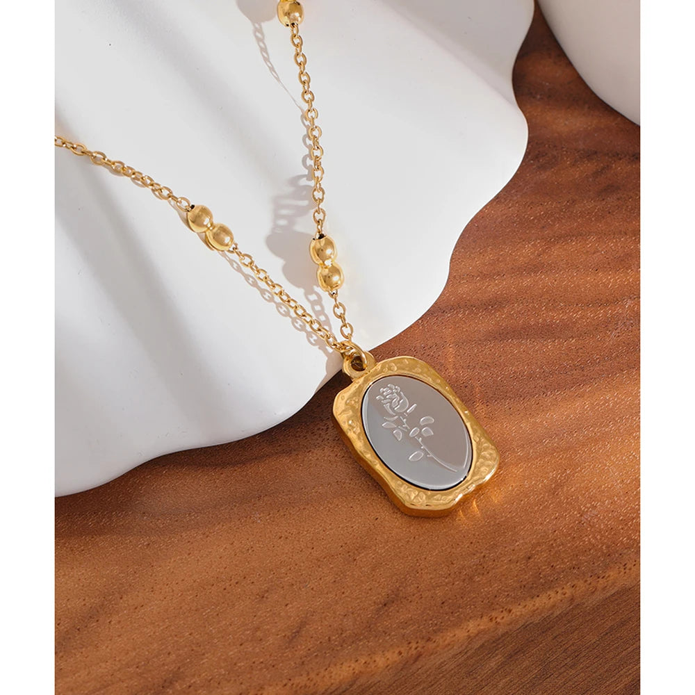Everrose Pendant Necklace - Cardi Bella