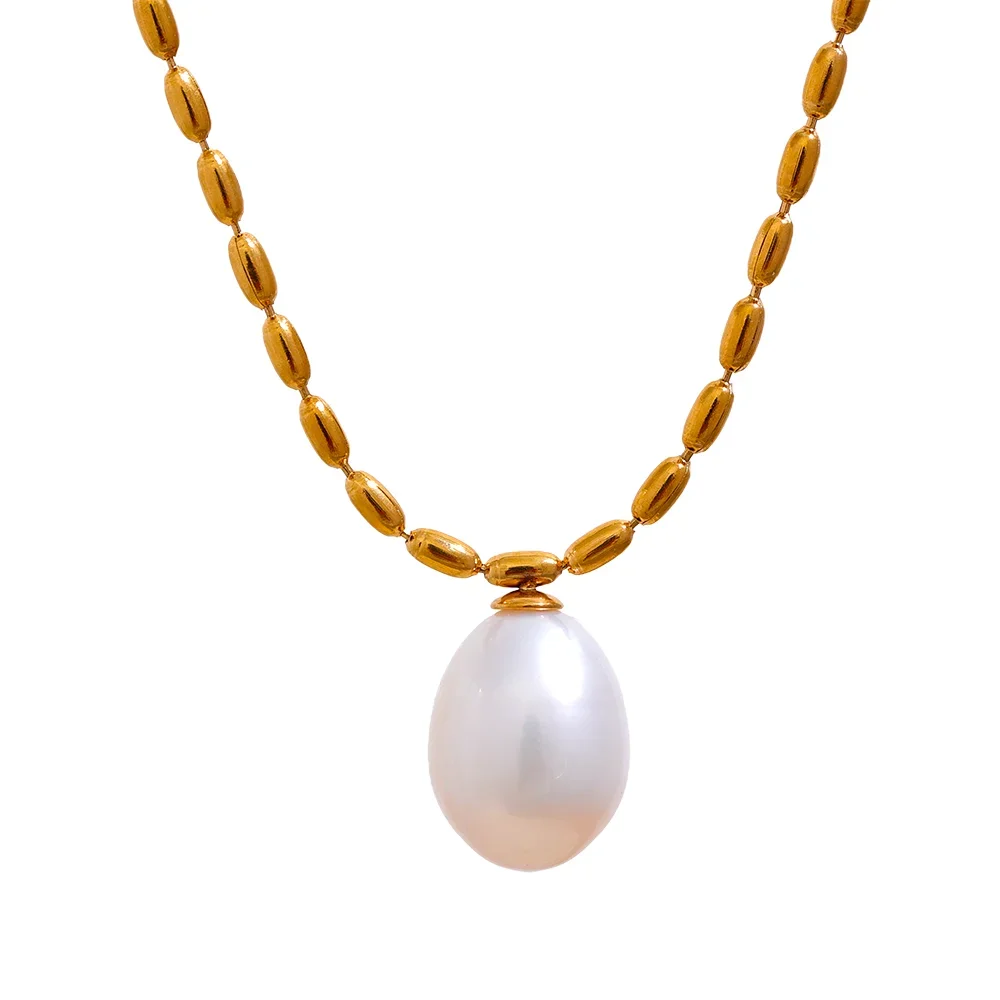 Lustrous Elegance Pearl Necklace - Cardi Bella