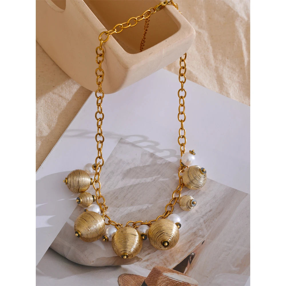 Gilded Shells Necklace - Cardi Bella