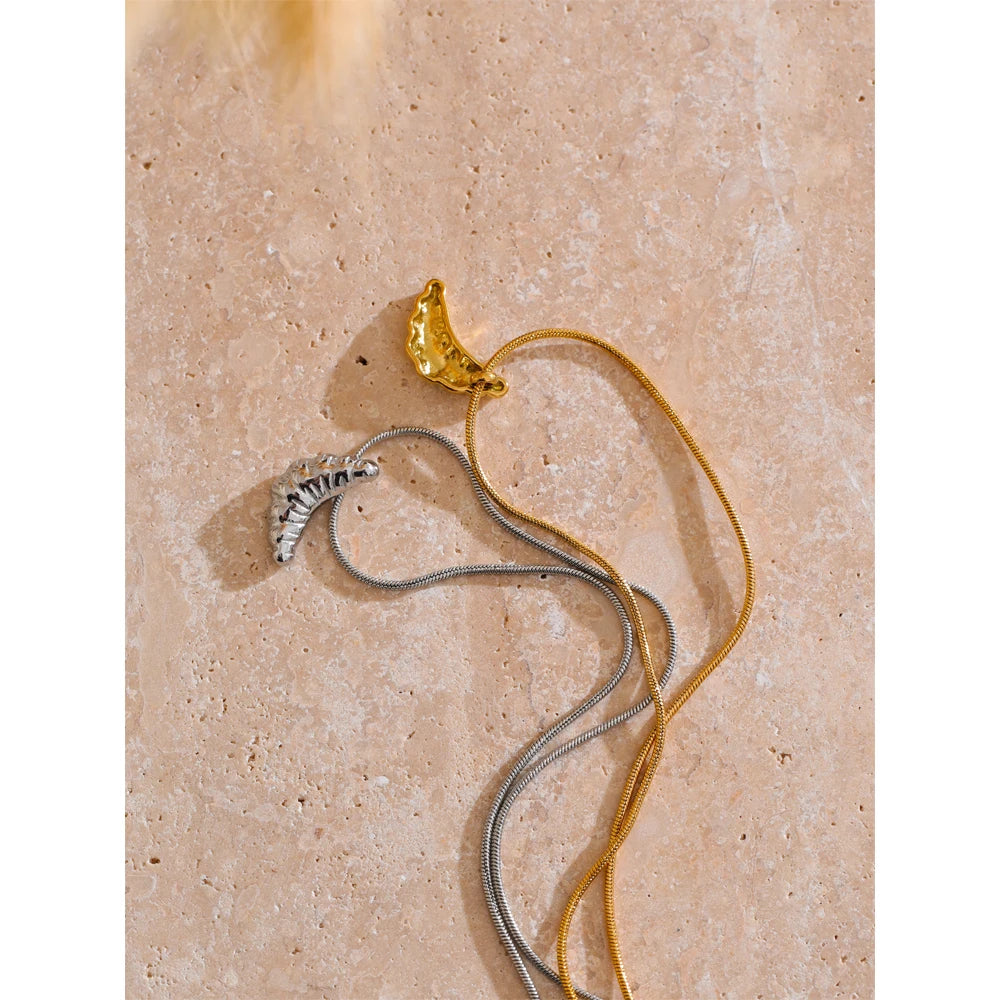 Le Cute Croissant Necklace - Cardi Bella