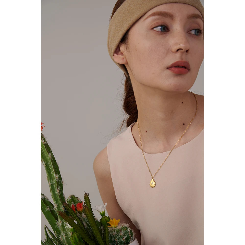 Celestial Glow Necklace - Cardi Bella