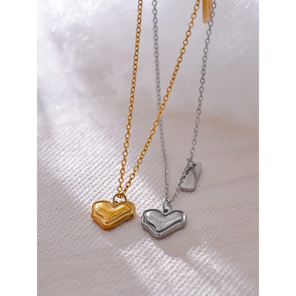 Velora Love Necklace - Cardi Bella