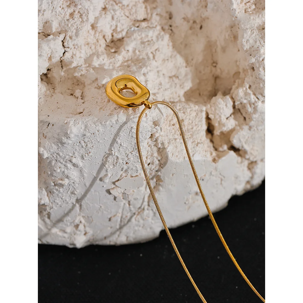 Eclipse Pendant Necklace - Cardi Bella