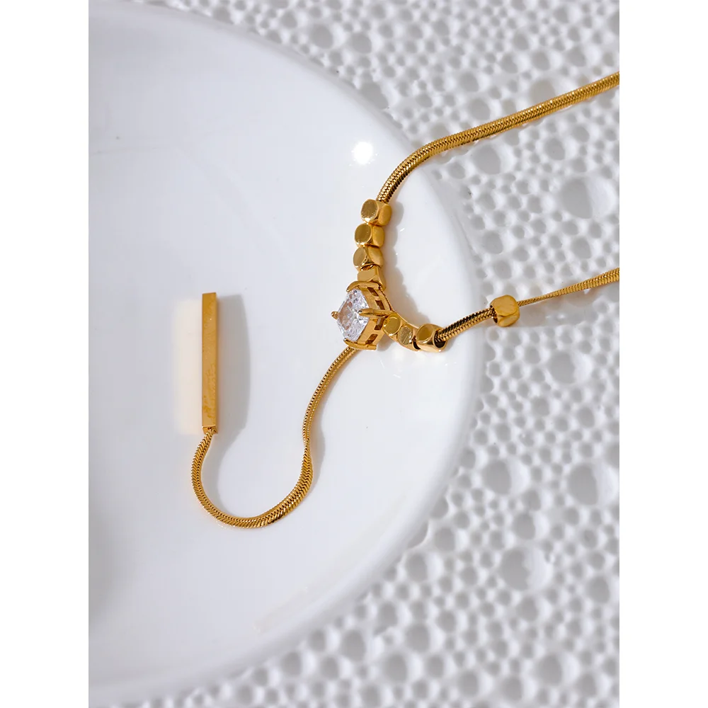Lazo Necklace - Cardi Bella