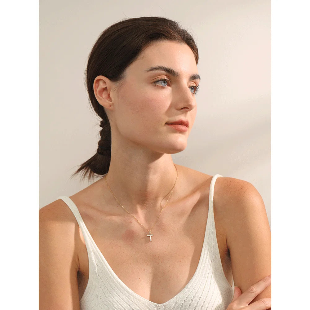 Cruz Sagrada Necklace - Cardi Bella