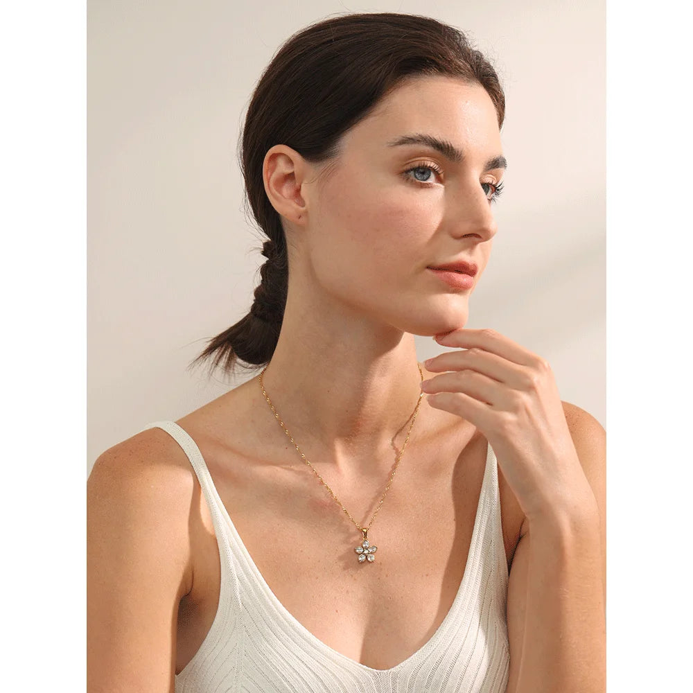 Fiorella Pendant Necklace - Cardi Bella
