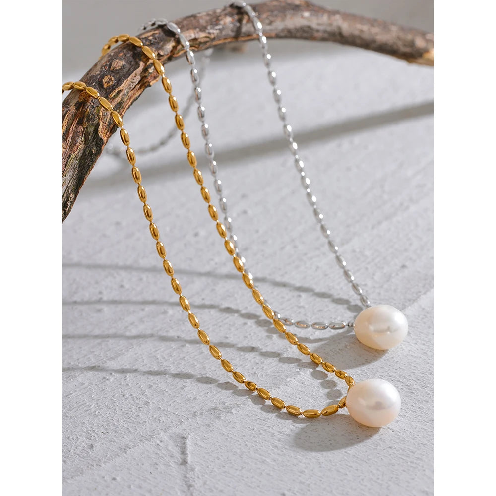 Lustrous Elegance Pearl Necklace - Cardi Bella