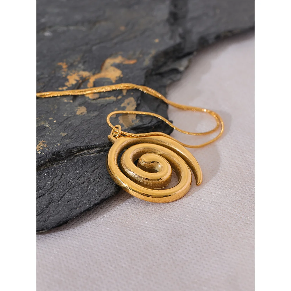 Eclipse Spiral Pendant Necklace - Cardi Bella
