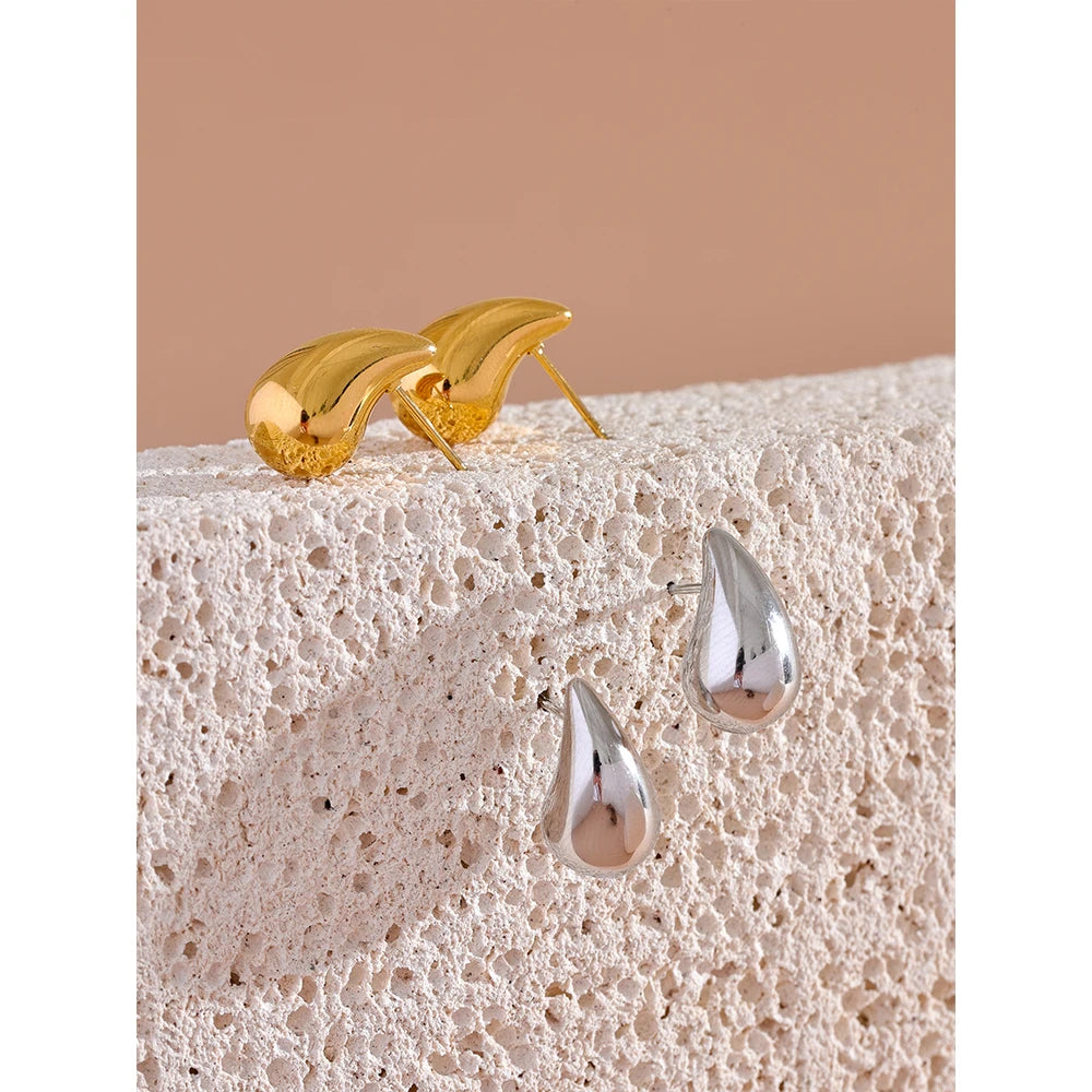 Lágrima Dorada Earrings - Cardi Bella