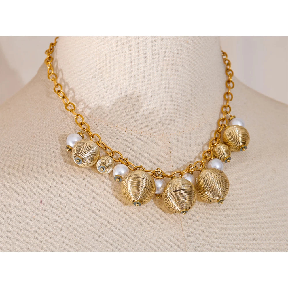 Gilded Shells Necklace - Cardi Bella
