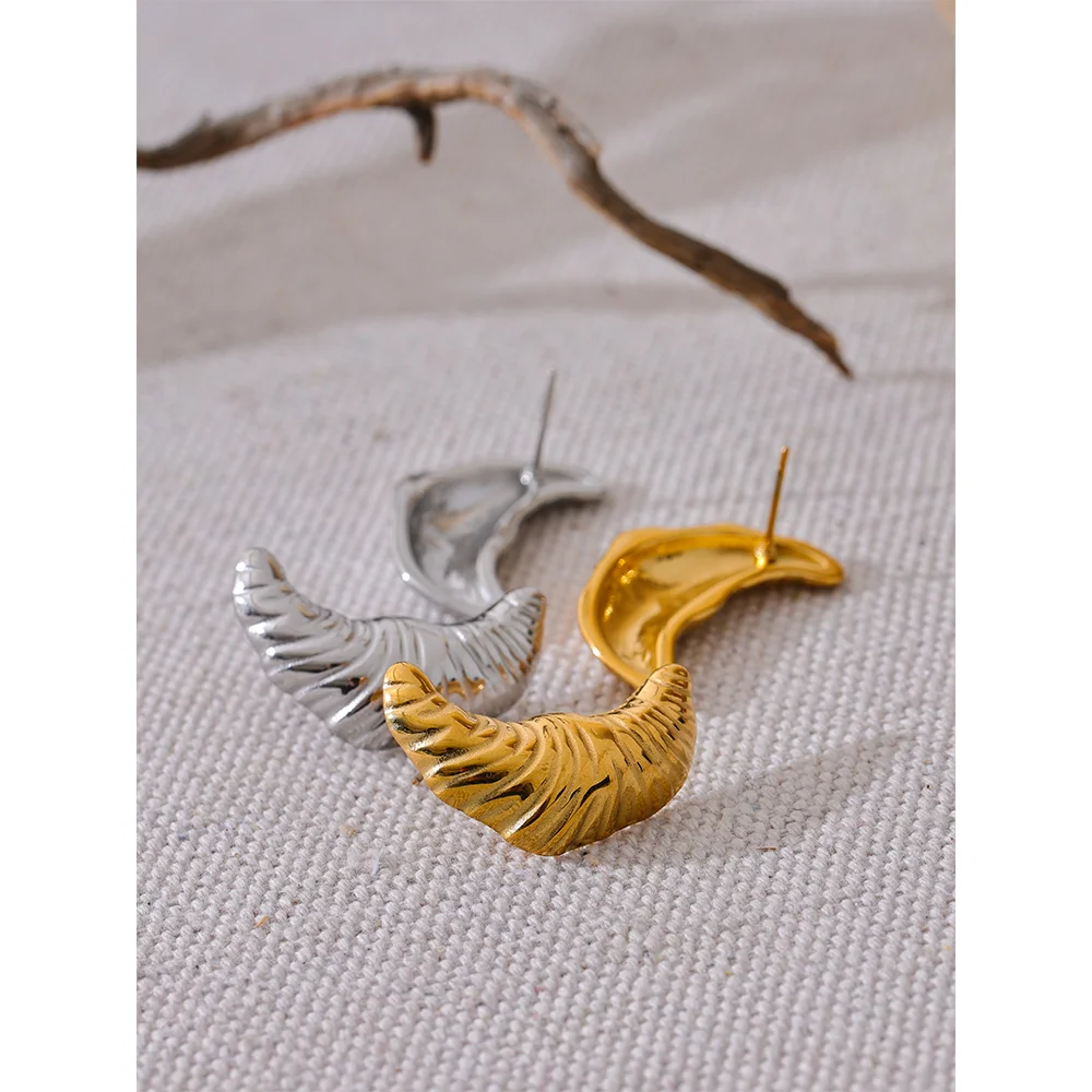 Luna Cresta Earrings