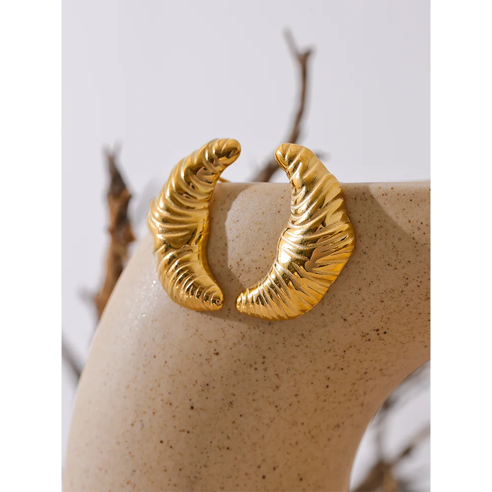 Luna Cresta Earrings