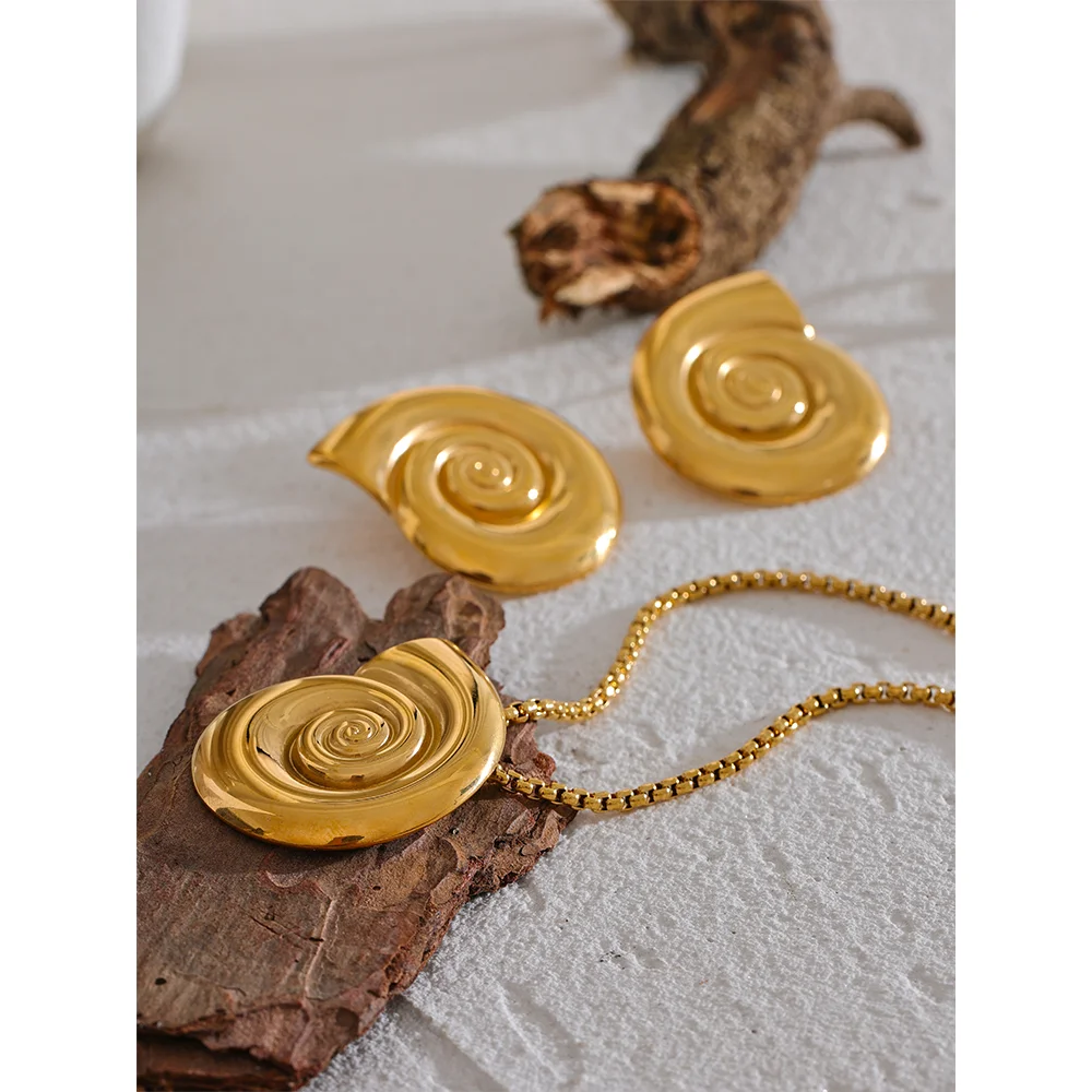 Golden Beach Spiral Necklace - Cardi Bella