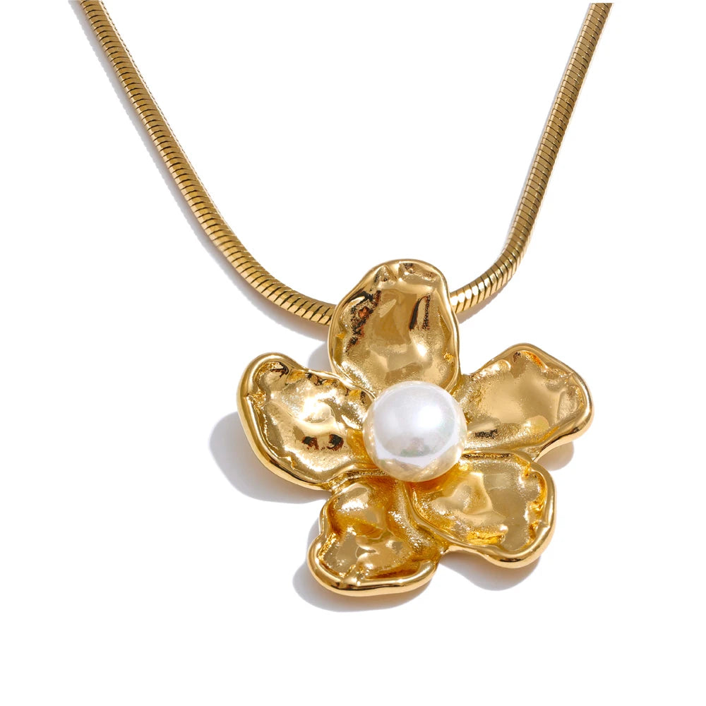 La Flor Charm Necklace - Cardi Bella