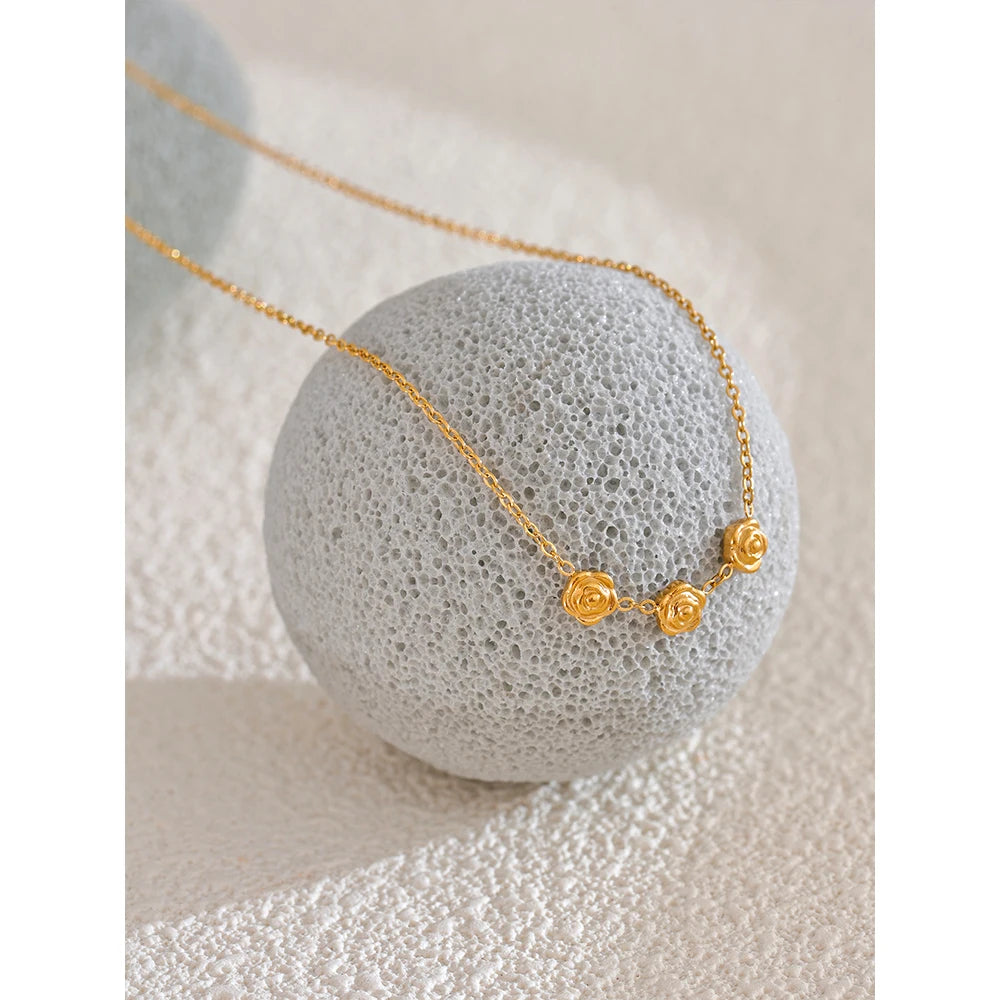 Golden Rosebud Chain - Cardi Bella