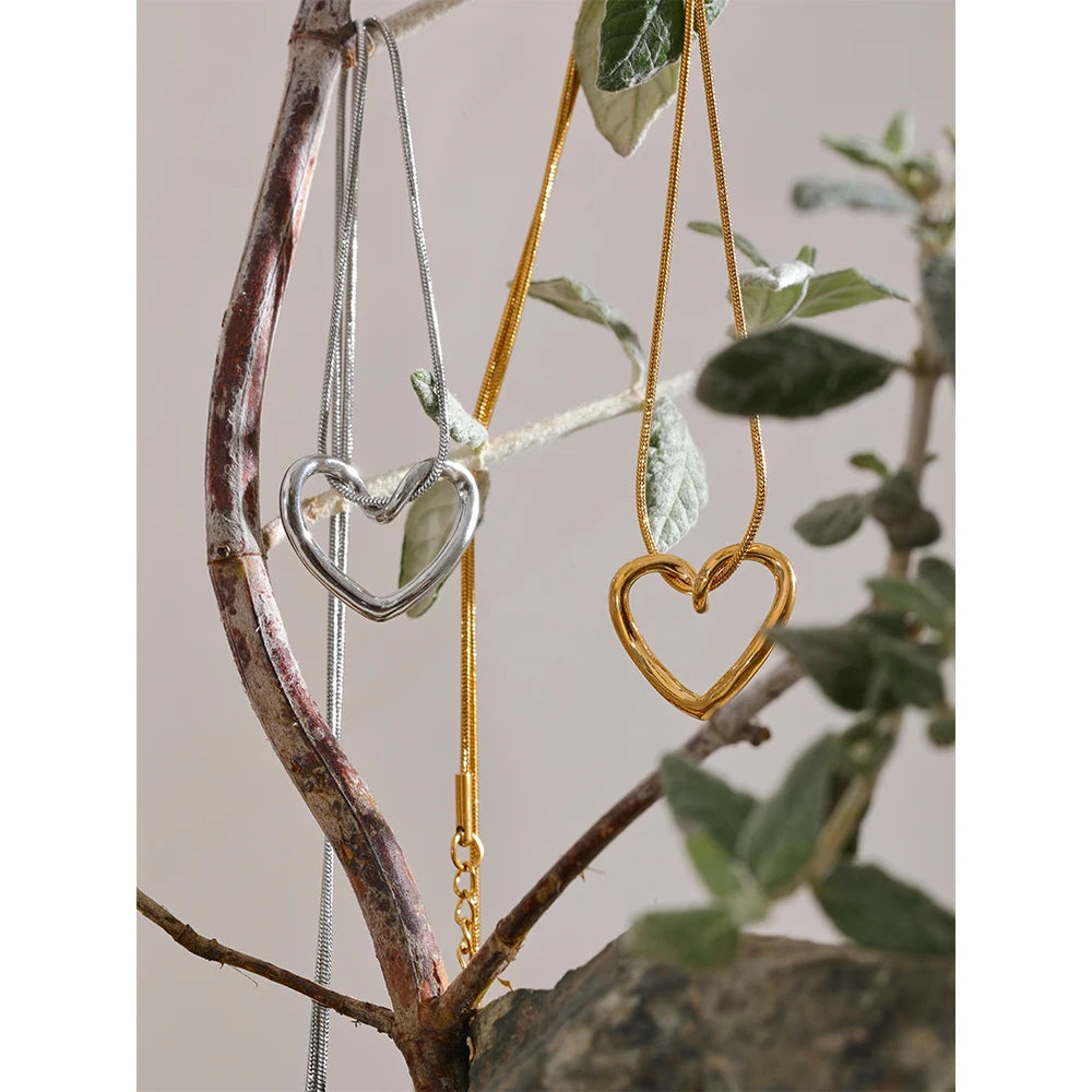 Amor Eterno Necklace - Cardi Bella