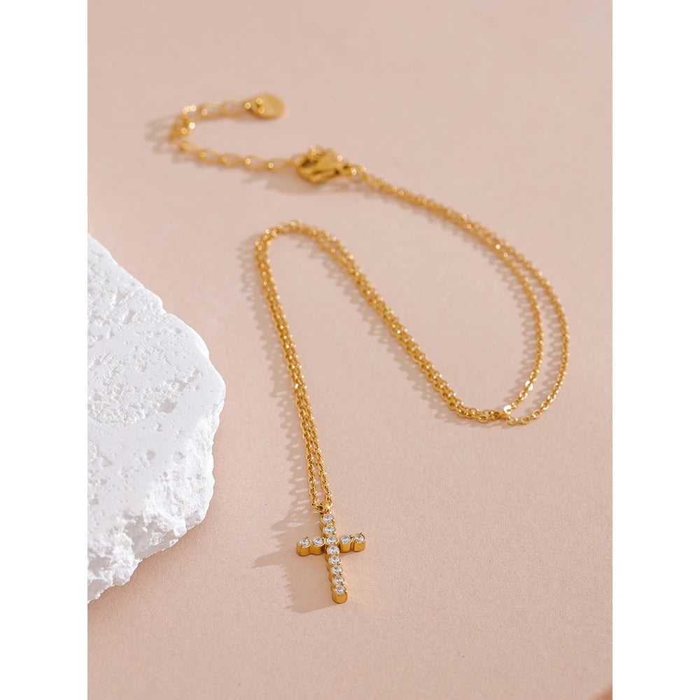 Cruz Sagrada Necklace - Cardi Bella