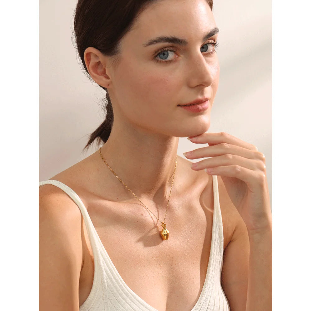 The Gilded Pour Pendant - Cardi Bella