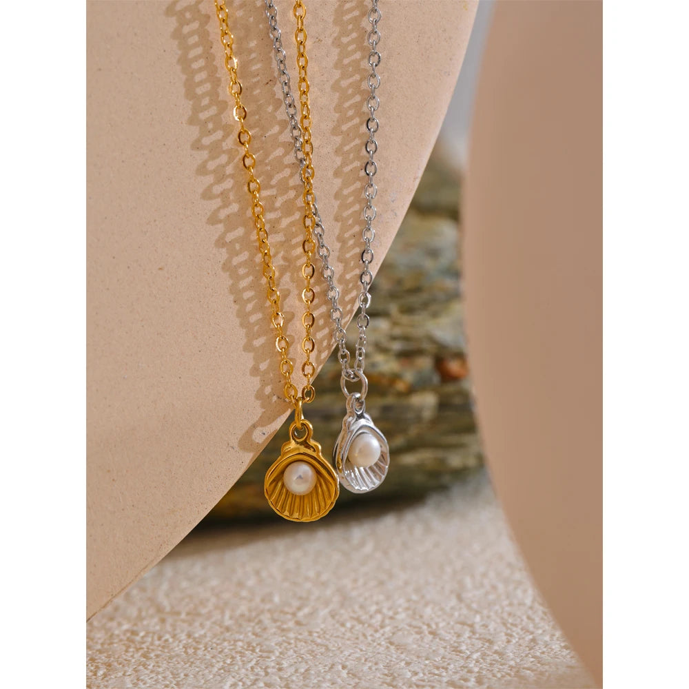 Vérane Pearl Necklace - Cardi Bella