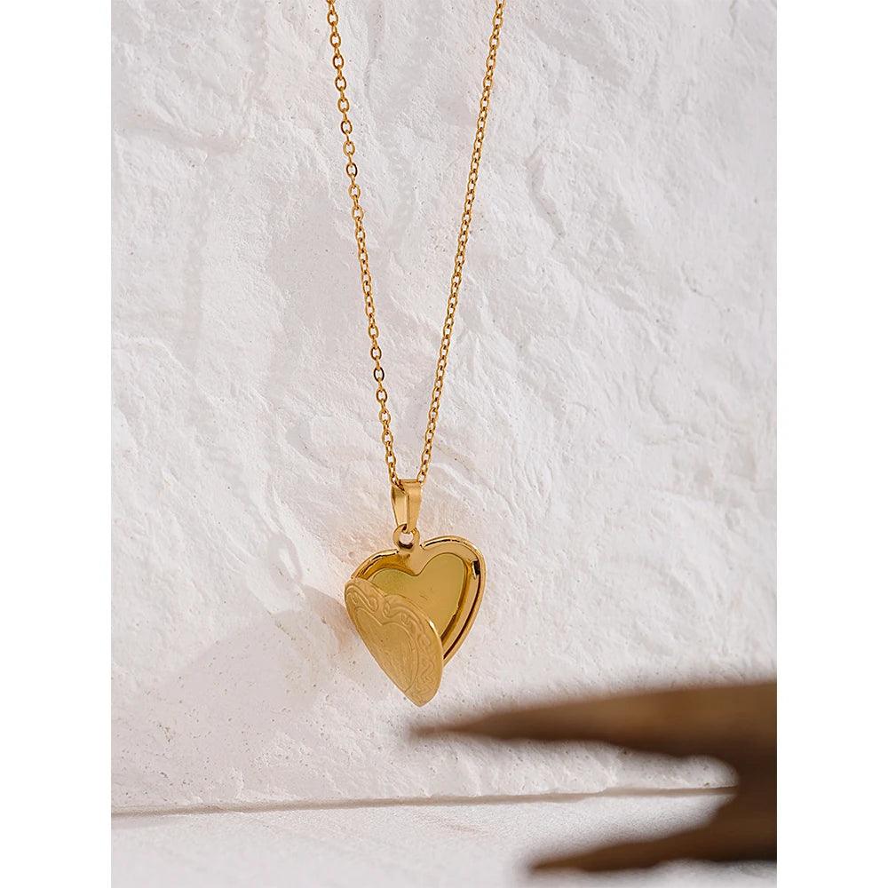 Amoria Keepsake Locket - Cardi Bella