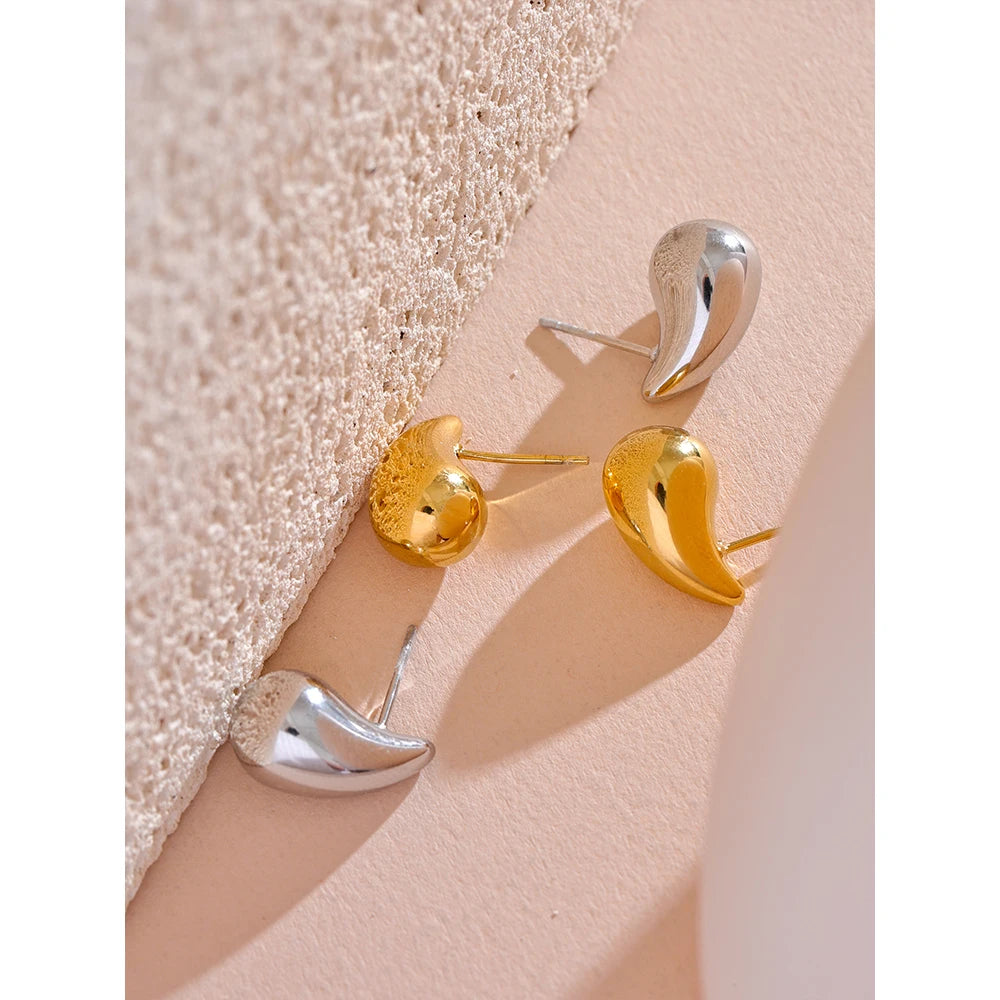 Lágrima Dorada Earrings - Cardi Bella