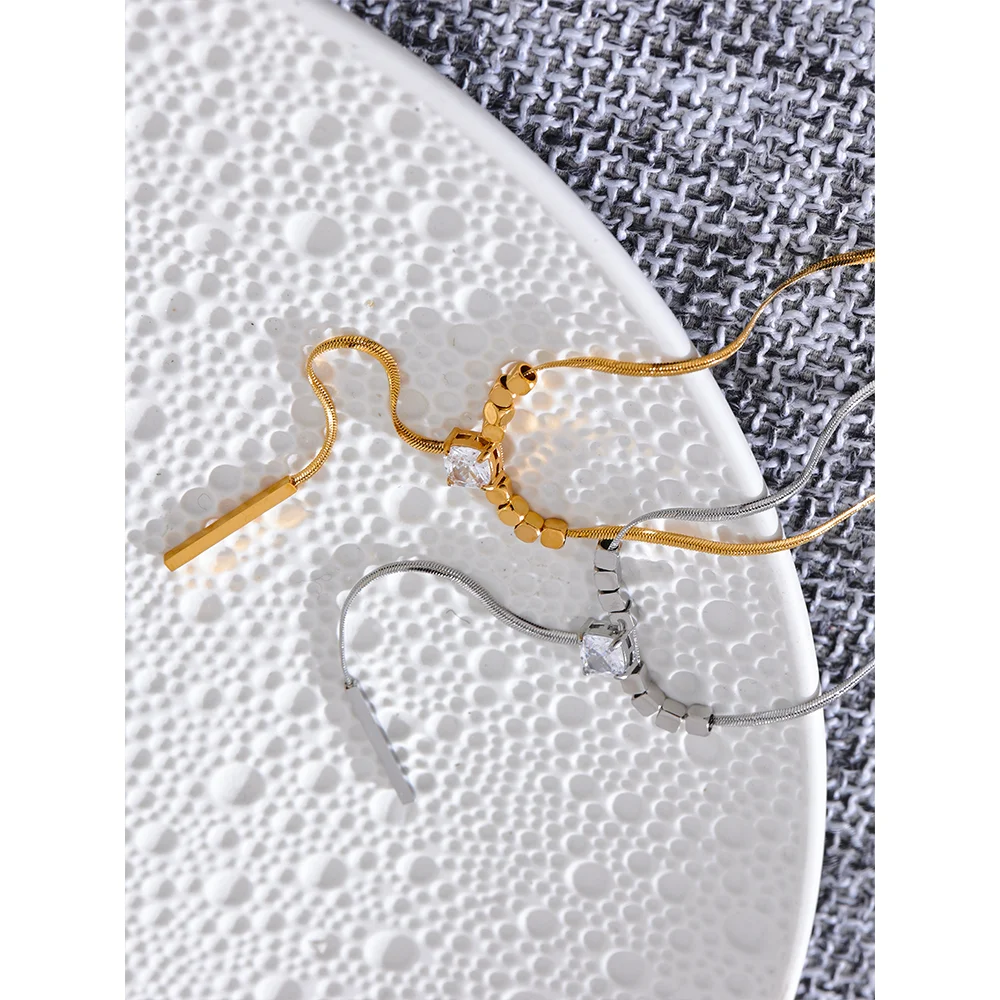 Lazo Necklace - Cardi Bella
