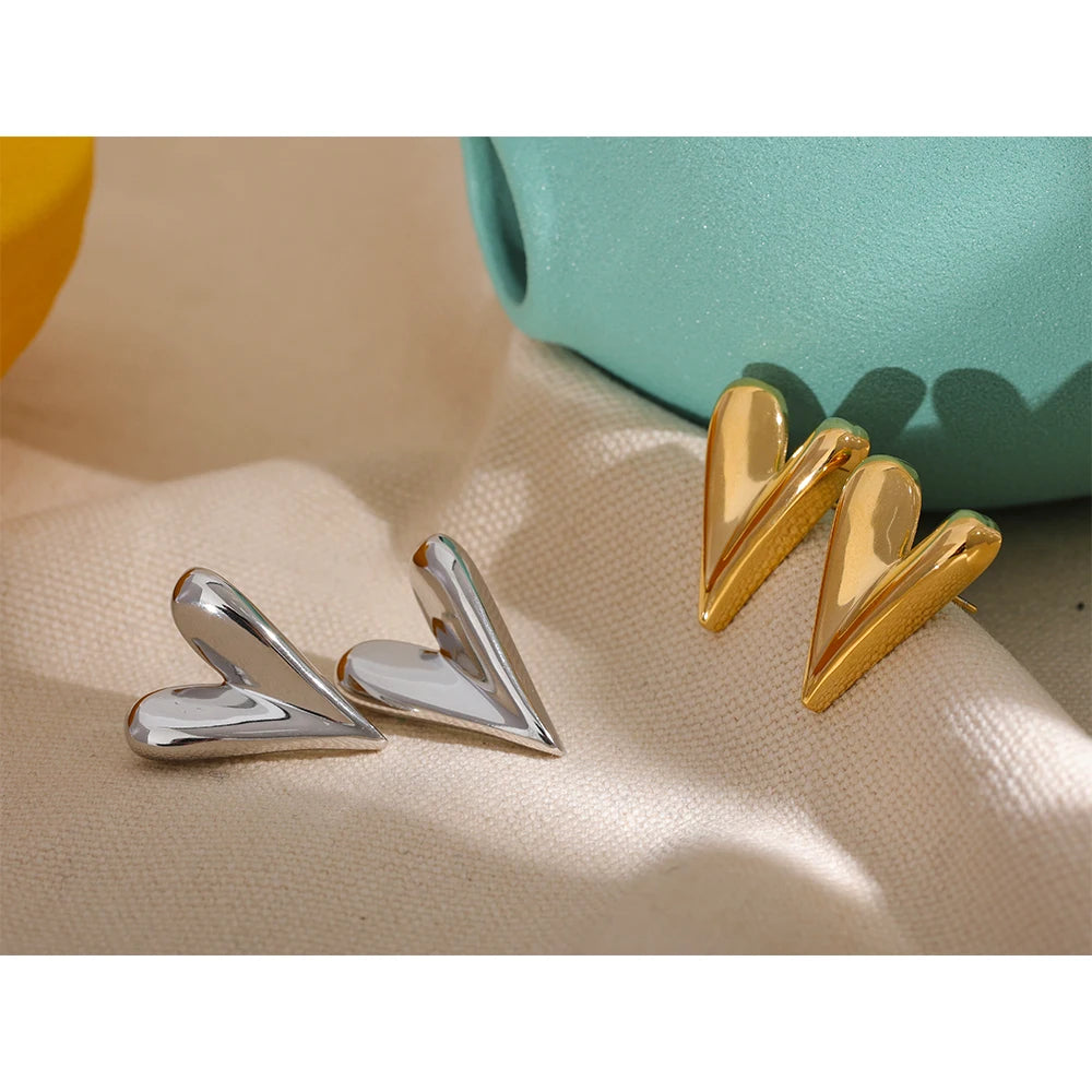 Corazón Studs