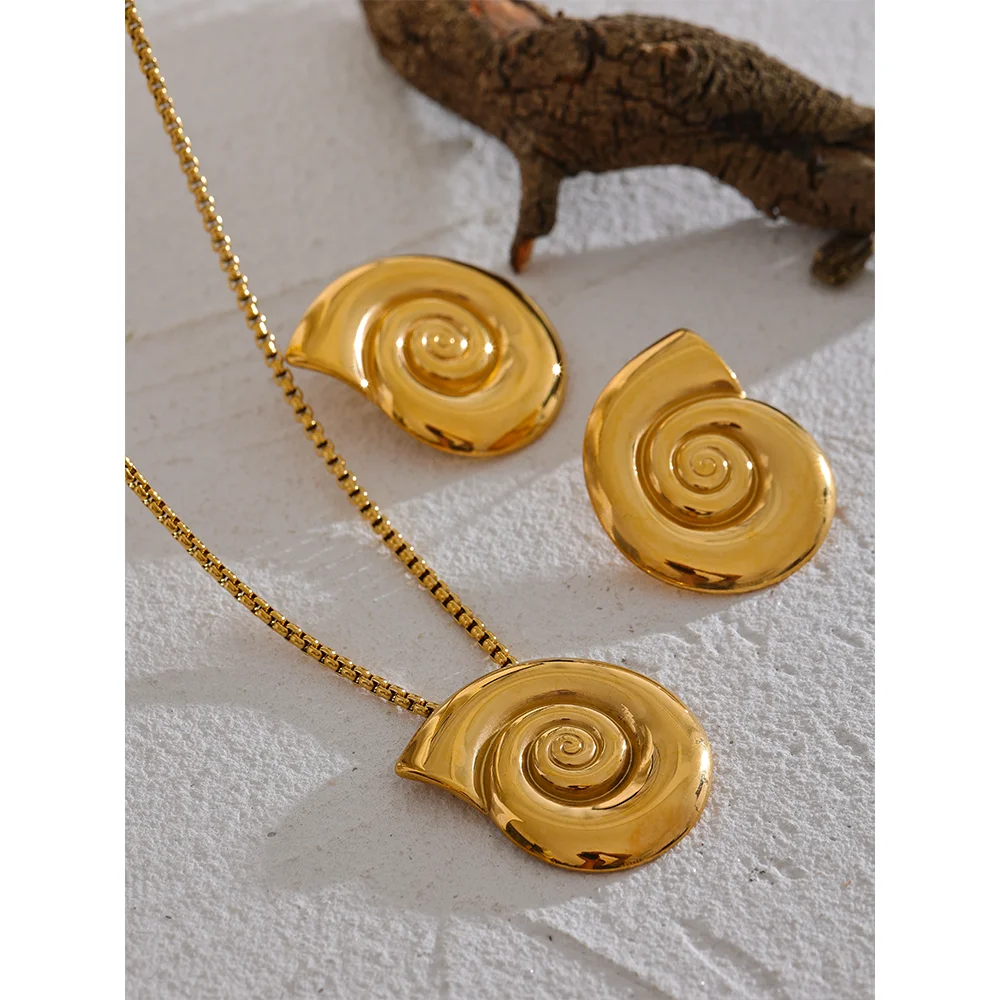 Golden Beach Spiral Necklace - Cardi Bella