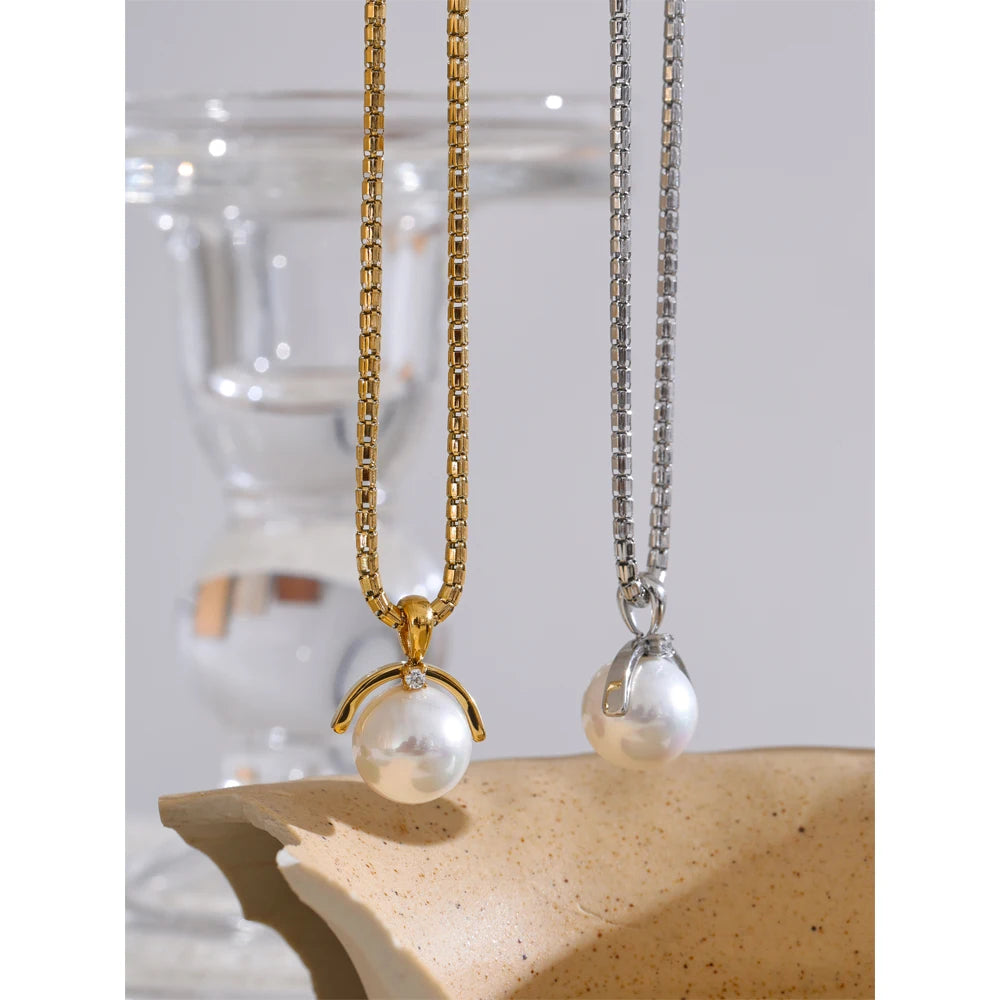 Éliane Pearl Necklace - Cardi Bella