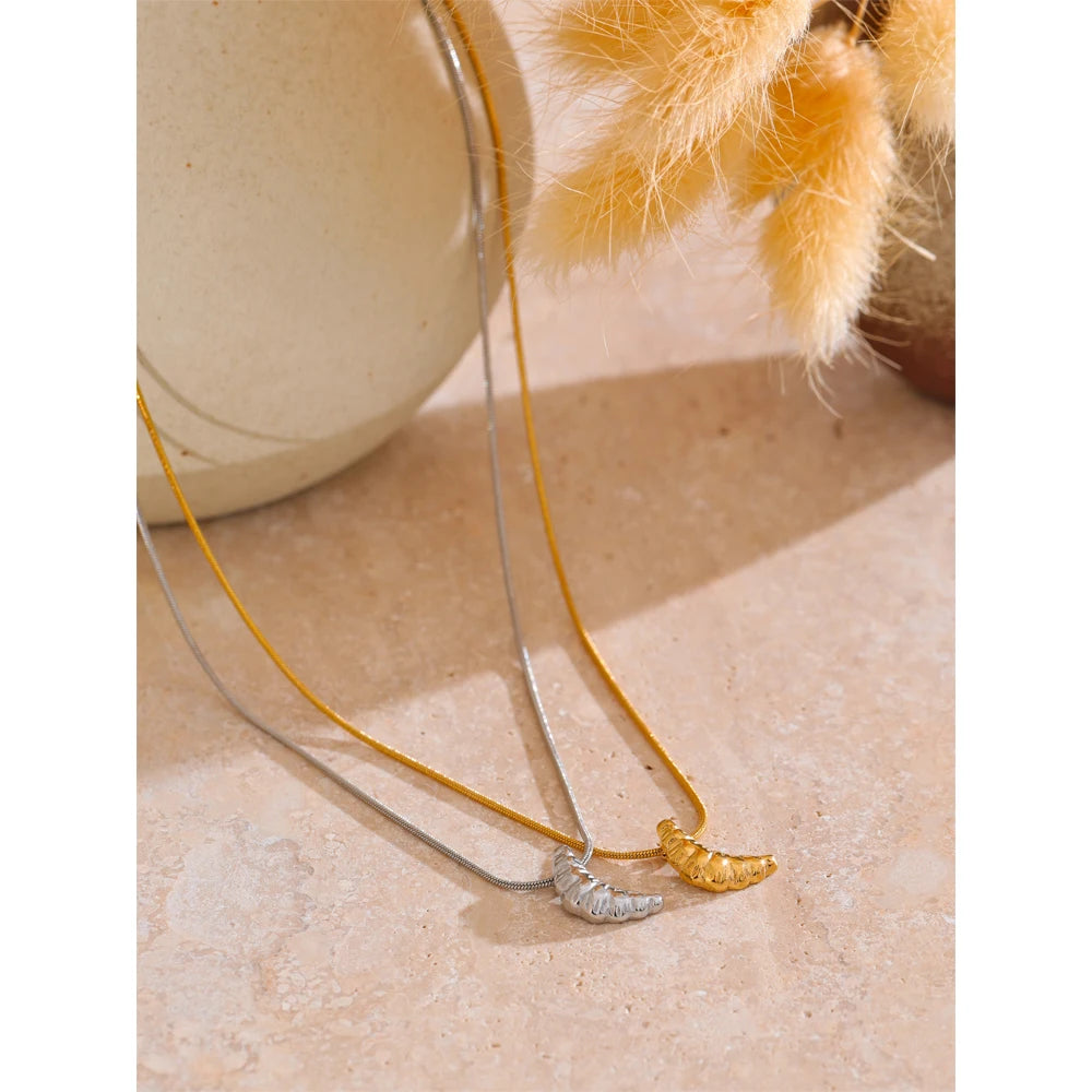 Le Cute Croissant Necklace - Cardi Bella