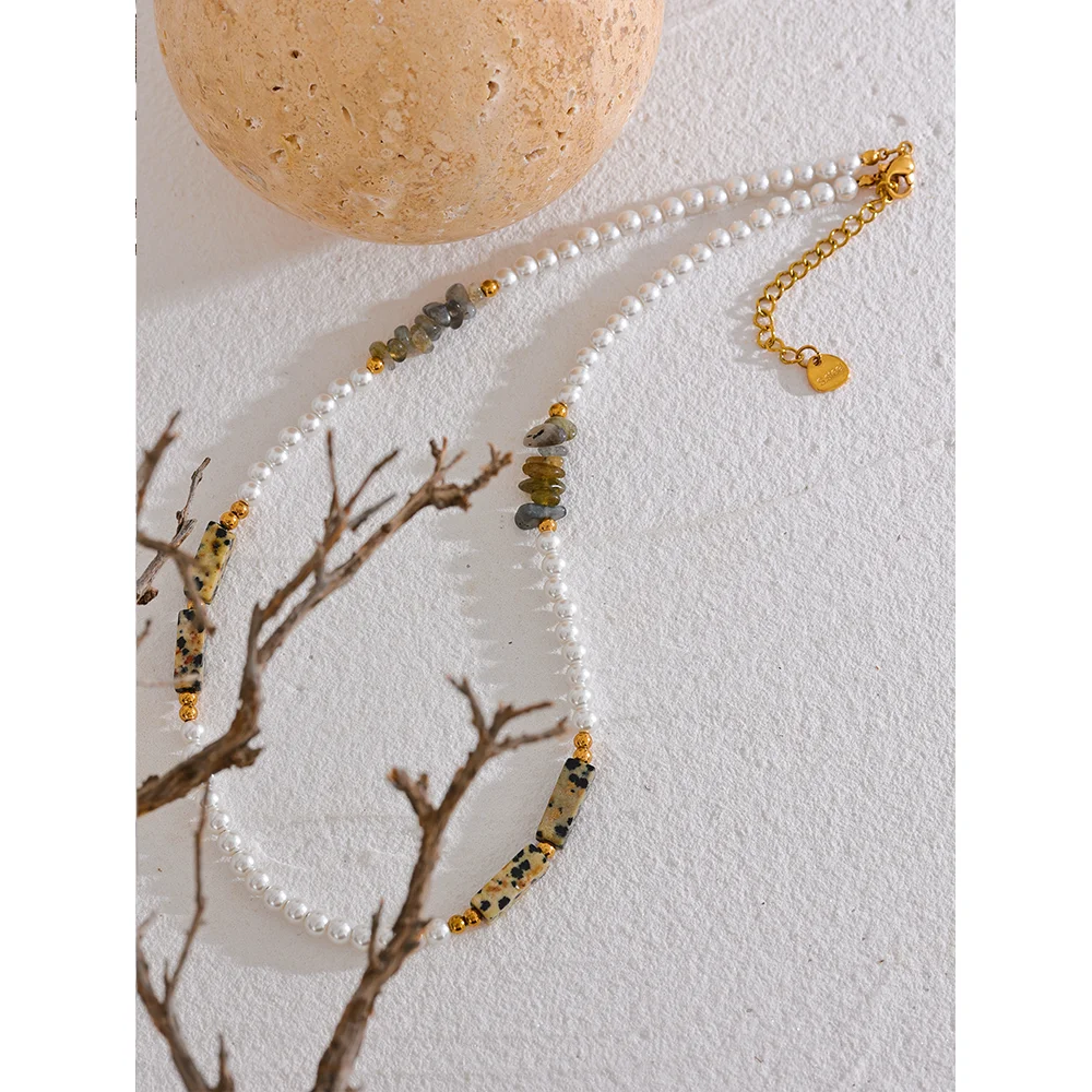 Rosette Beaded Necklace - Cardi Bella