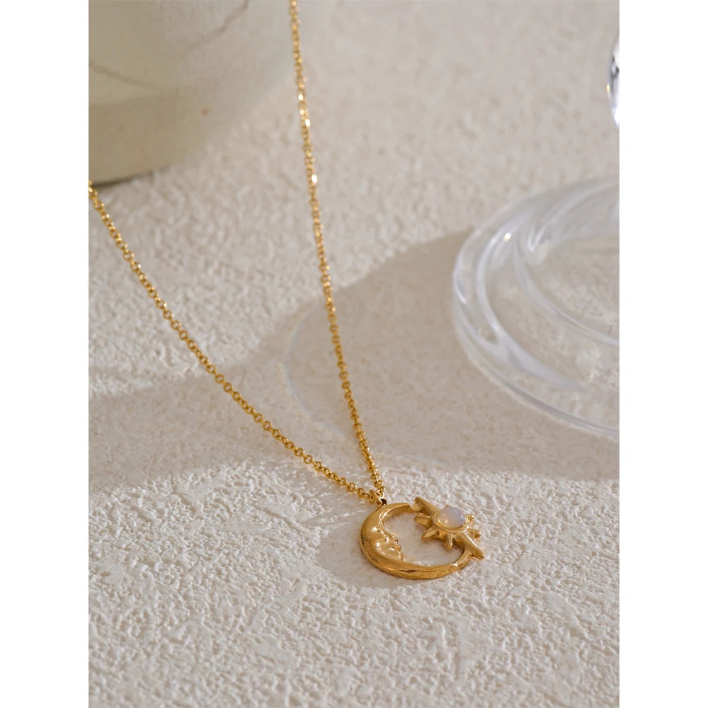 Luna Ermosa Necklace - Cardi Bella