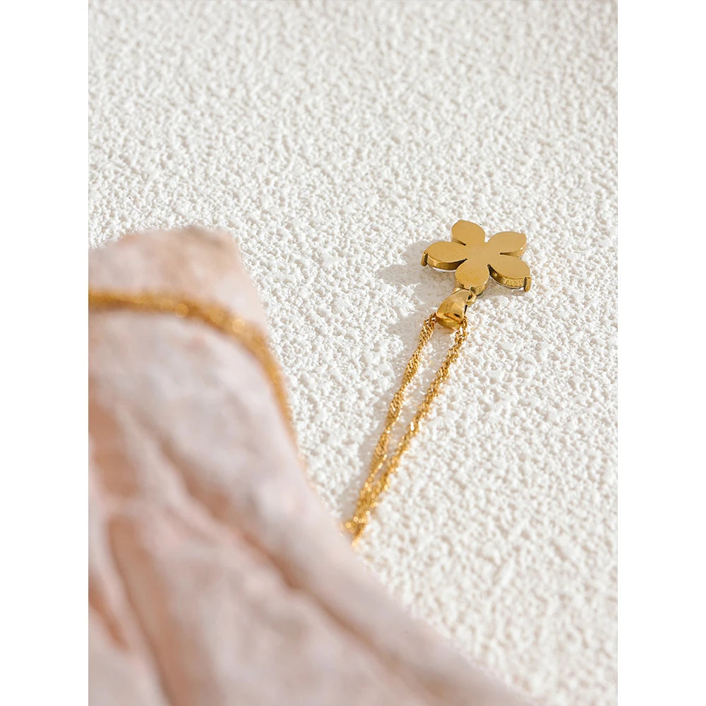 Fiorella Pendant Necklace - Cardi Bella