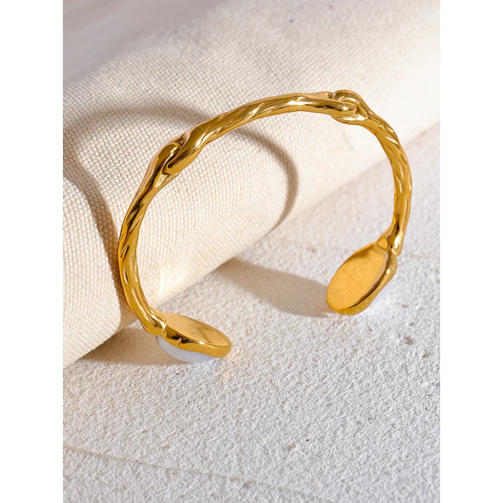 Pérola Brava Cuff