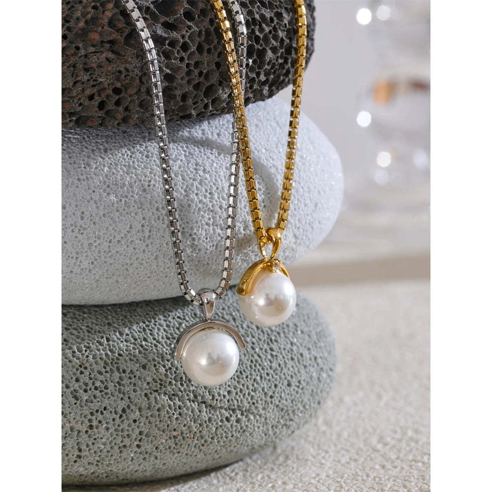 Éliane Pearl Necklace - Cardi Bella