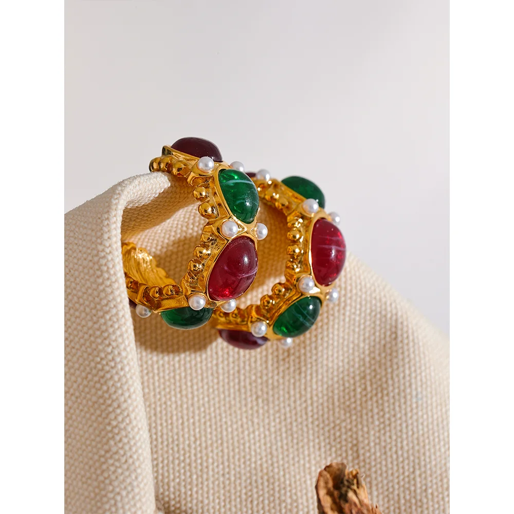 Reina Royale Hoops