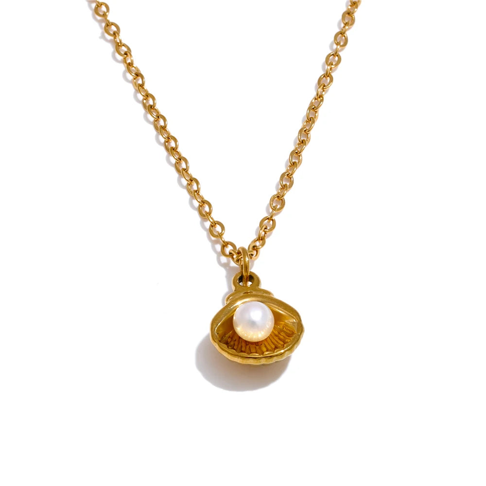 Vérane Pearl Necklace - Cardi Bella