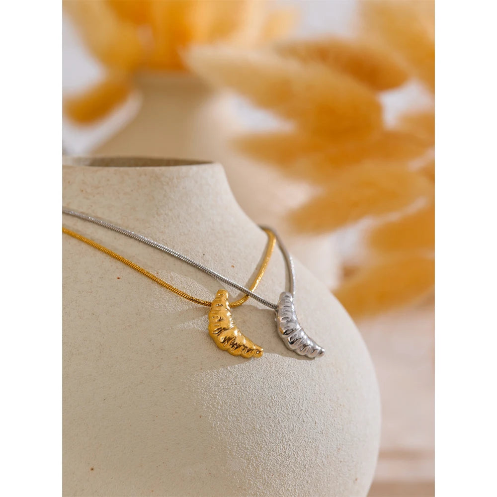 Le Cute Croissant Necklace - Cardi Bella