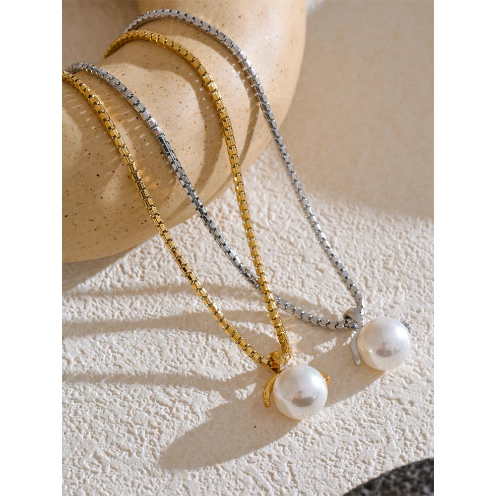 Éliane Pearl Necklace - Cardi Bella