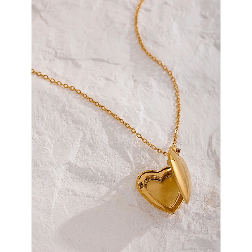 Amoria Keepsake Locket - Cardi Bella