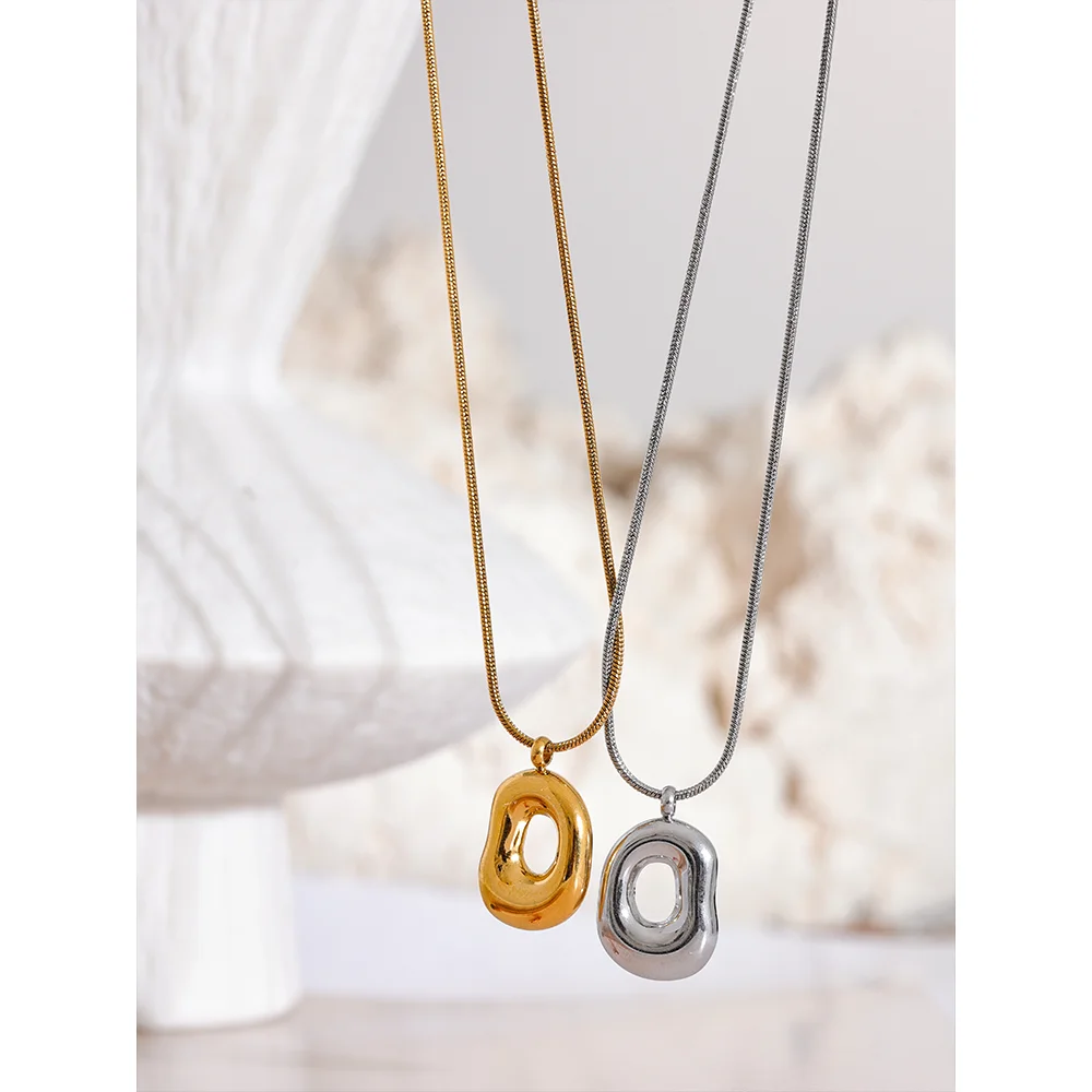 Eclipse Pendant Necklace - Cardi Bella