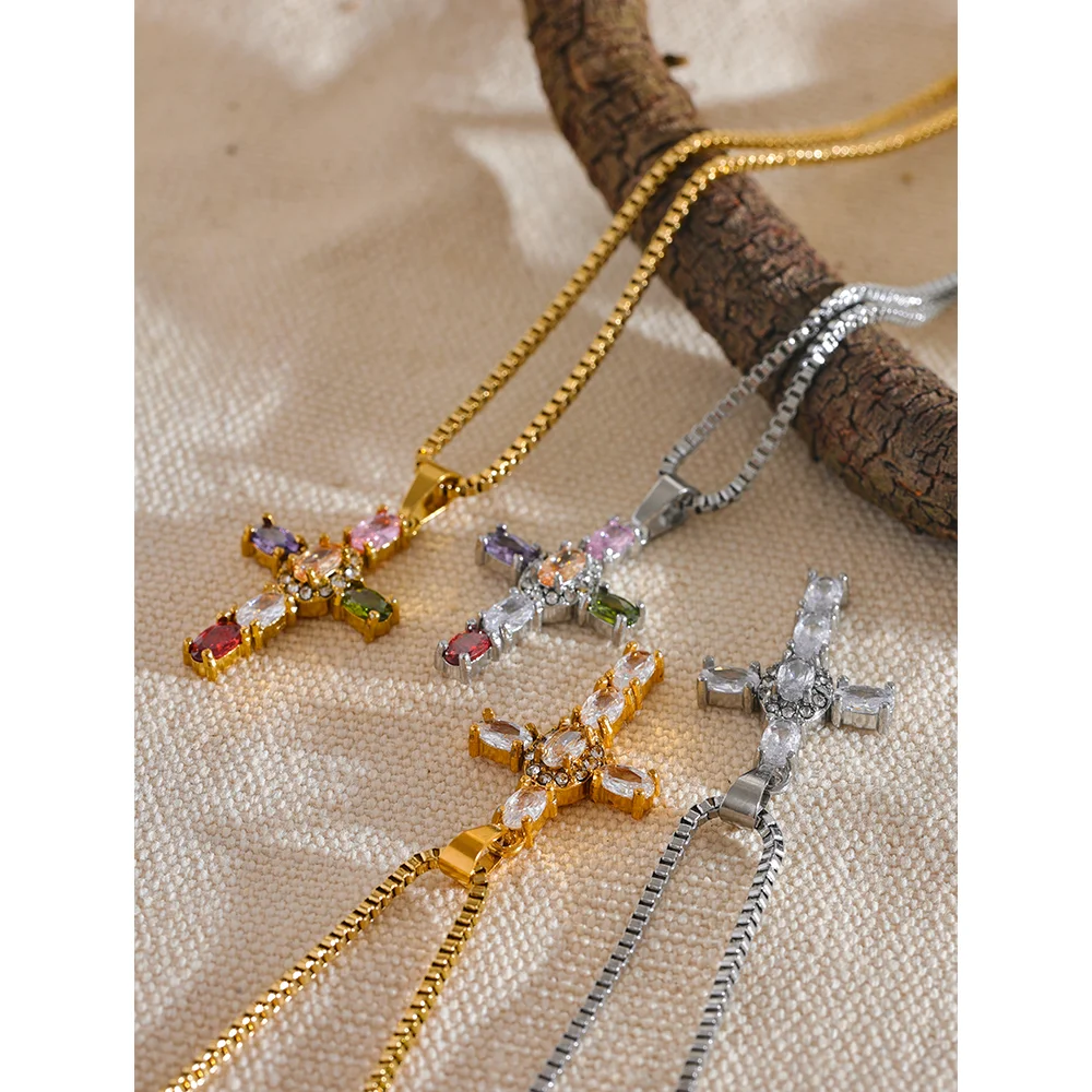 Cruz Divina Necklace - Cardi Bella