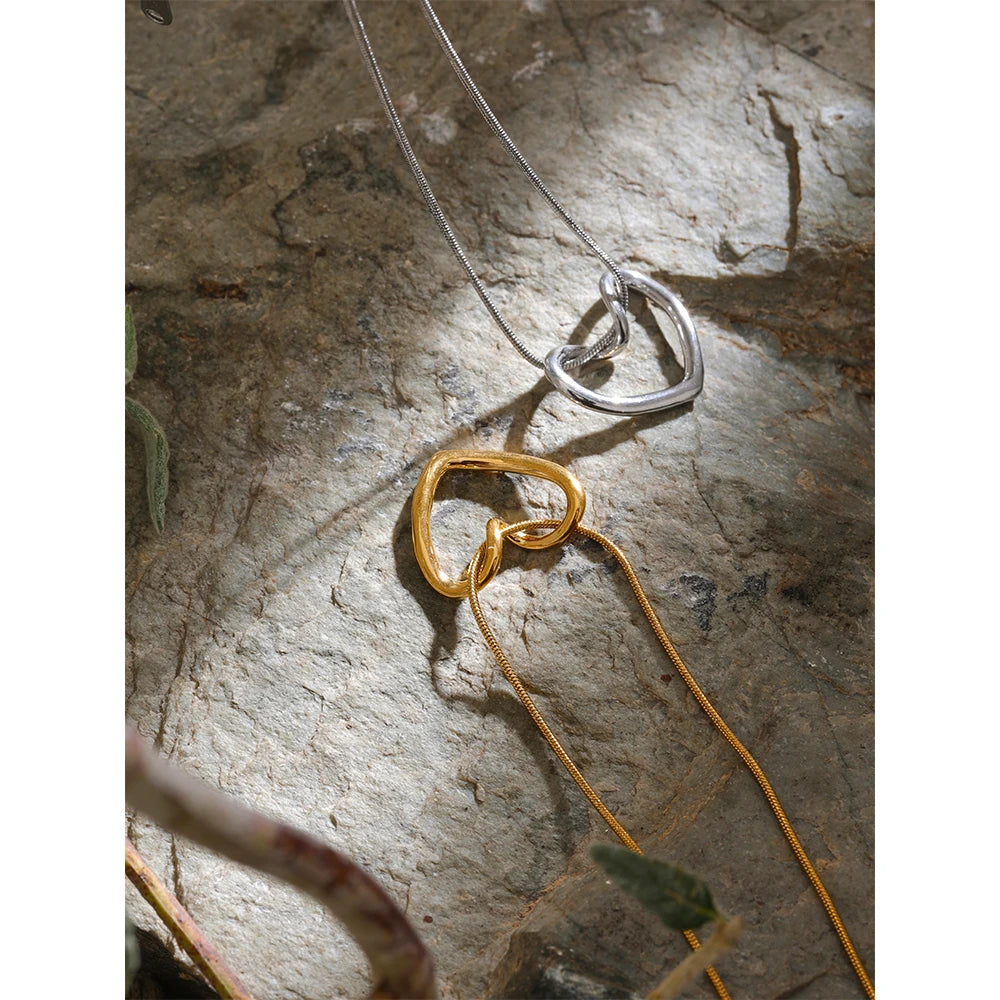 Amor Eterno Necklace - Cardi Bella