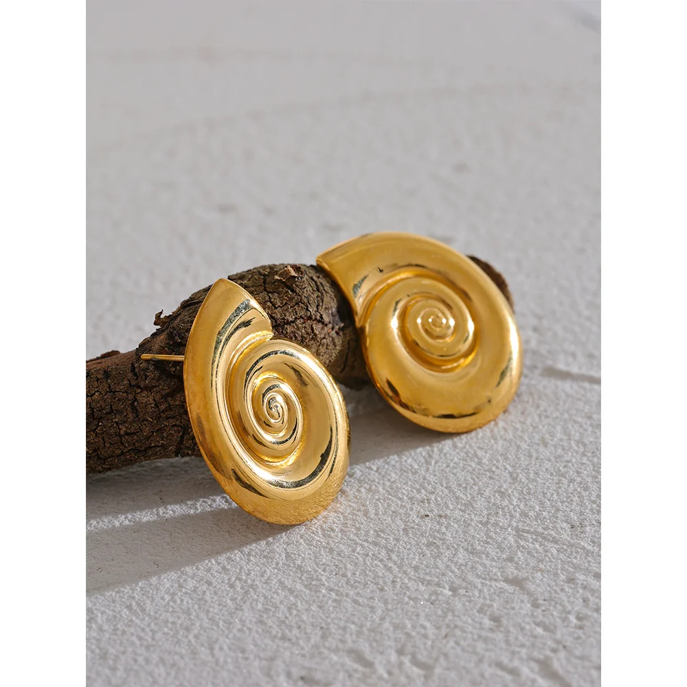 Golden Beach Spiral Necklace - Cardi Bella