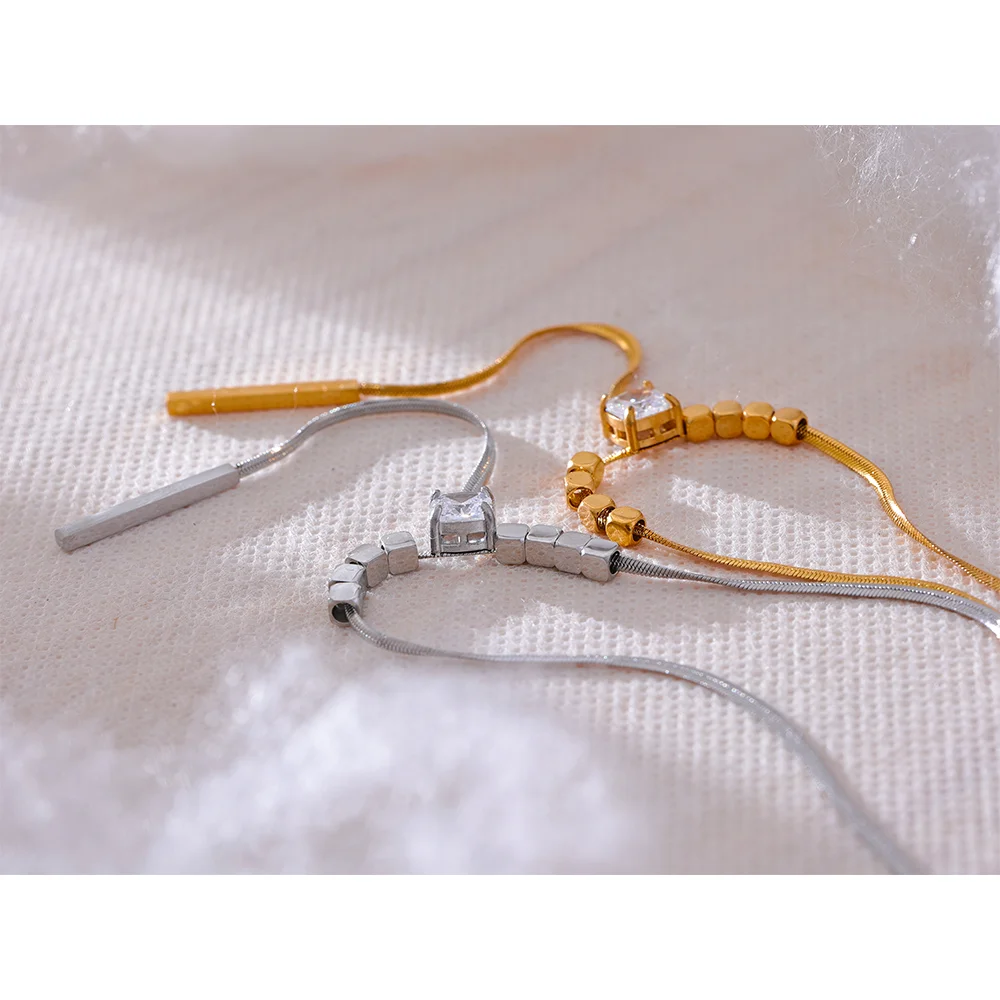 Lazo Necklace - Cardi Bella
