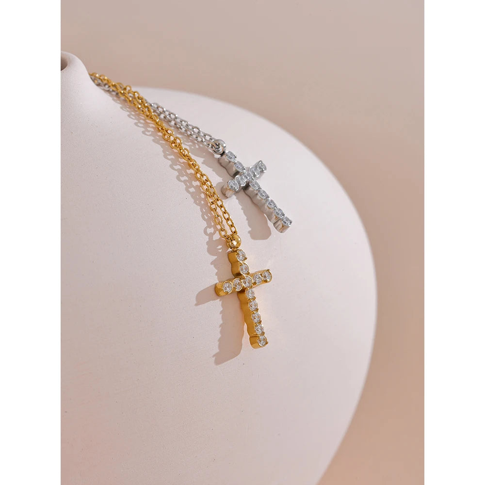 Cruz Sagrada Necklace - Cardi Bella