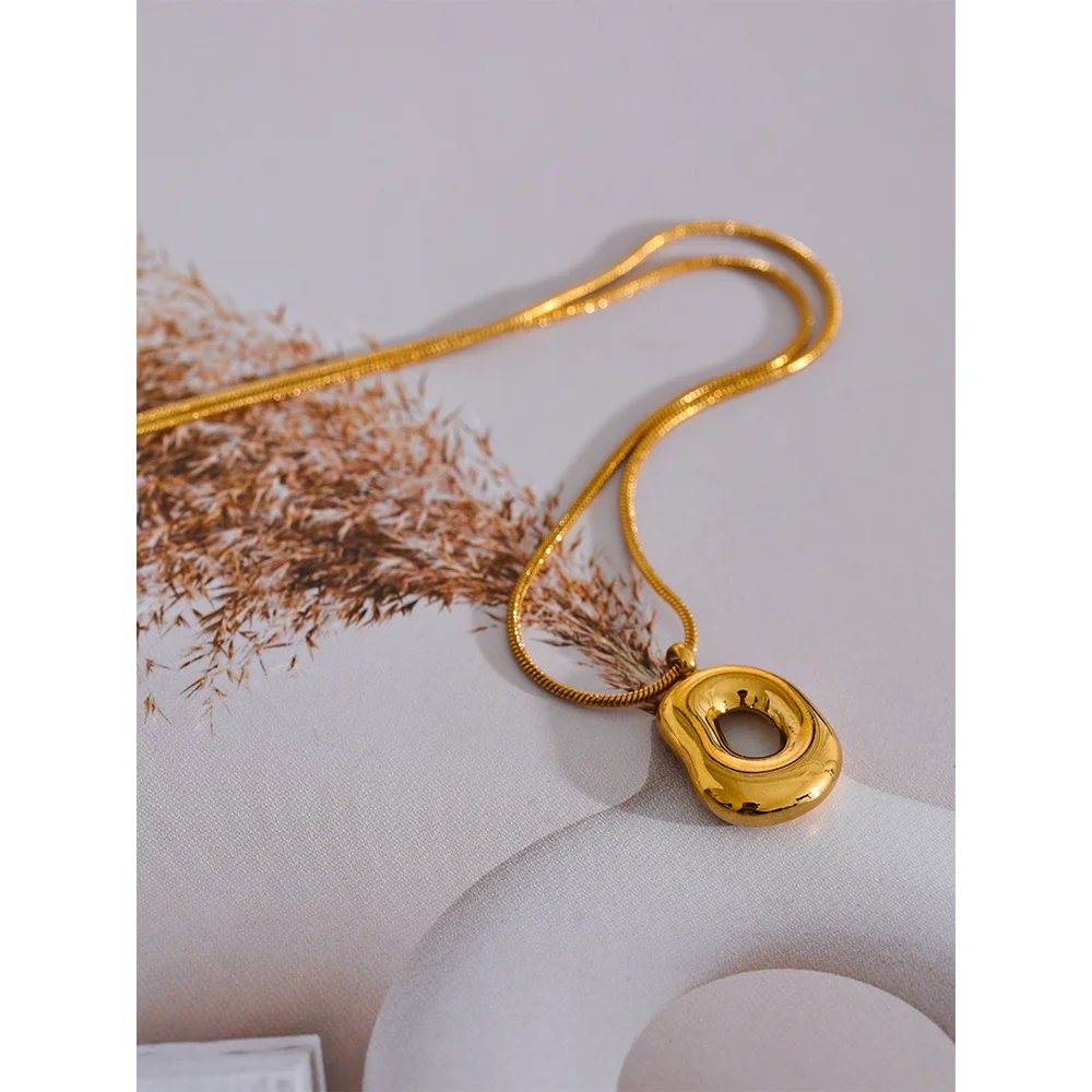 Eclipse Pendant Necklace - Cardi Bella