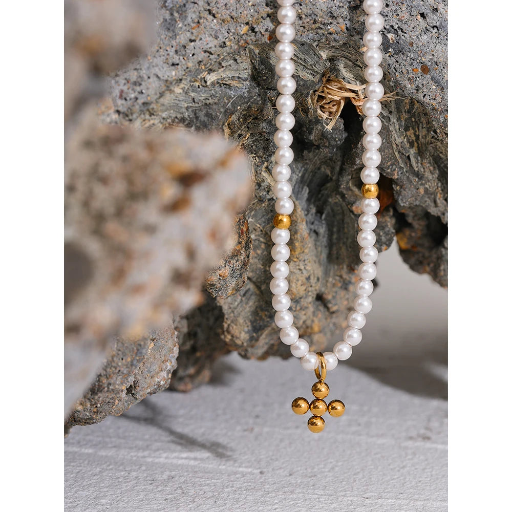 Perla Cruz Necklace - Cardi Bella