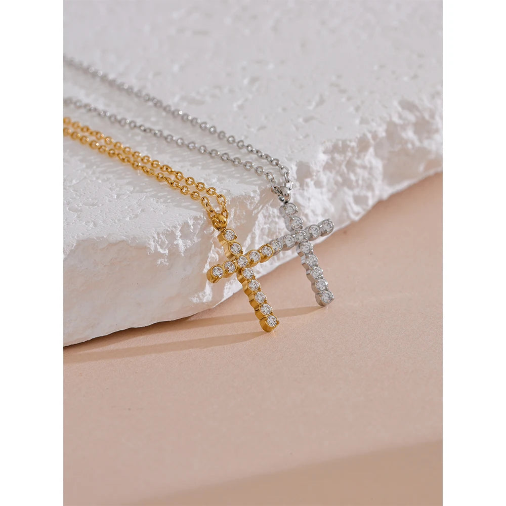 Cruz Sagrada Necklace - Cardi Bella